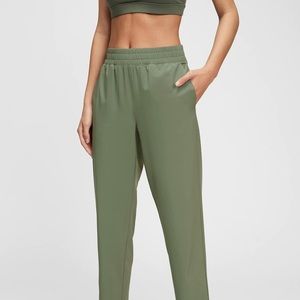 New with Tags Gap Factory Runaround Athletic Pants Size Small